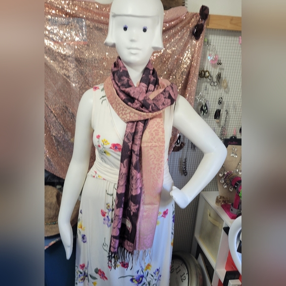 Women's new Pashmina "pink & black" roses & cheetah print scarf with tassles - Picture 5 of 11